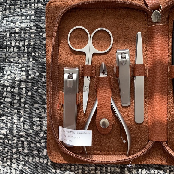 NWOT 10-Piece Grooming Kit - Picture 10 of 14